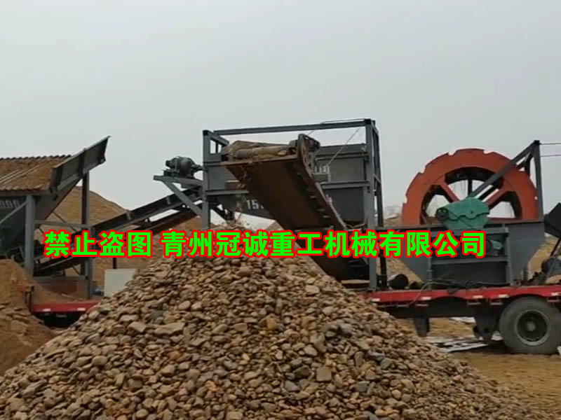 移動洗砂機械客戶現(xiàn)場